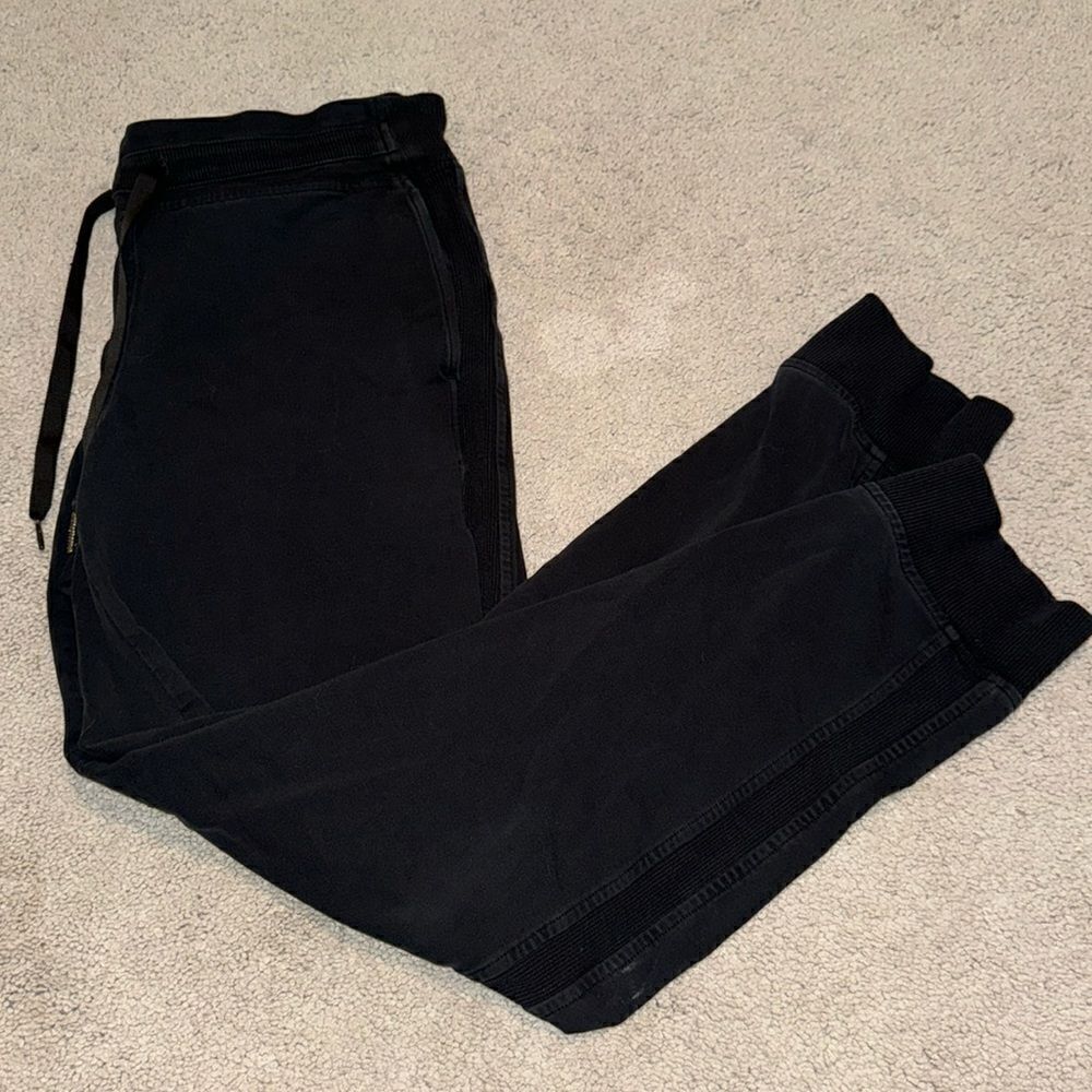 Lululemon Women’s Black Mid Rise Joggers - Picture 2 of 7